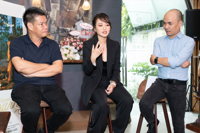Nhạc sĩ Võ Thiện Thanh (trái) cùng ca sĩ Khánh Linh đã có buổi giới thiệu album mới tại TPHCM. Ảnh: NSCC