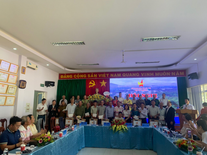 Hội Doanh nhân trẻ VIệt Nam trao quà cho các nạn nhân chất độc da cam/dioxin tỉnh Đắk Nông