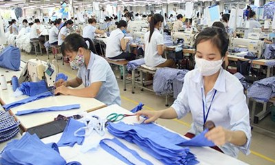 Tuân thủ các quy định của quốc tế là cách giúp hàng dệt may Việt đứng vững tại các thị trường khó tính. Ảnh: I.T.