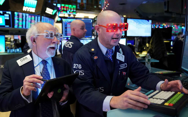 Vọt hơn 400 điểm, Dow Jones lập đỉnh cao nhất thời đại. Ảnh: T.L