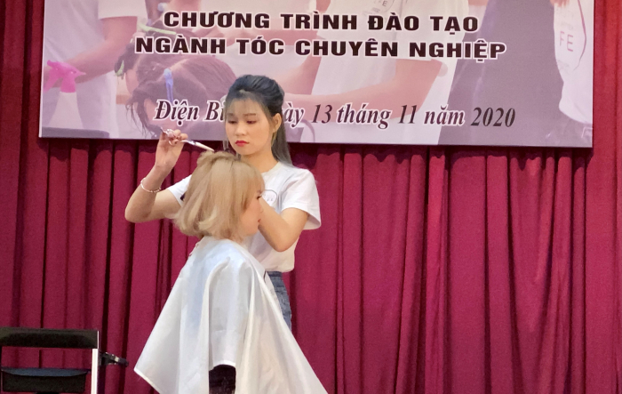 Chương trình được thực hiện bởi các giảng viên từ L’Oreal kết hợp với các salon hàng đầu của Việt Nam như Lê Hiếu, Lea Hair. Ảnh: NVCC