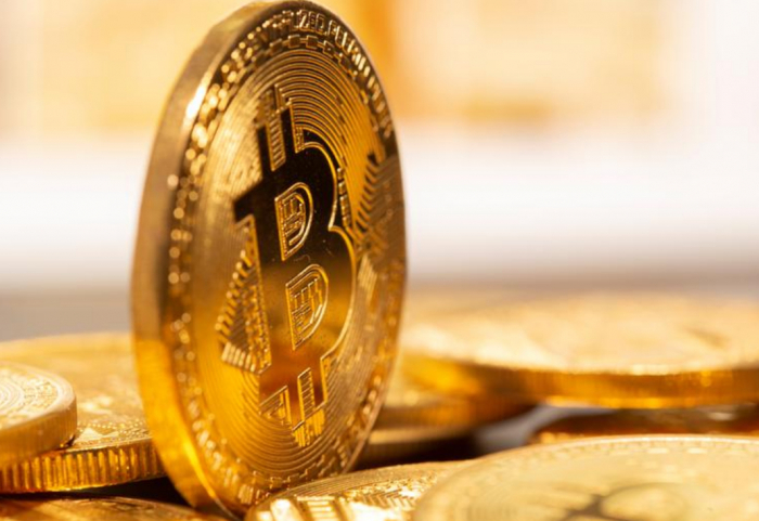 Bitcoin giảm giá 1.000 USD. Ảnh: Reuters