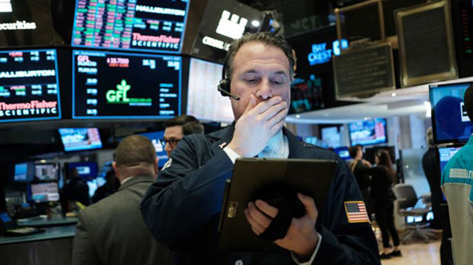 Dow Jones quay đầu giảm điểm trong phiên giao dịch hôm nay. Ảnh: T.L