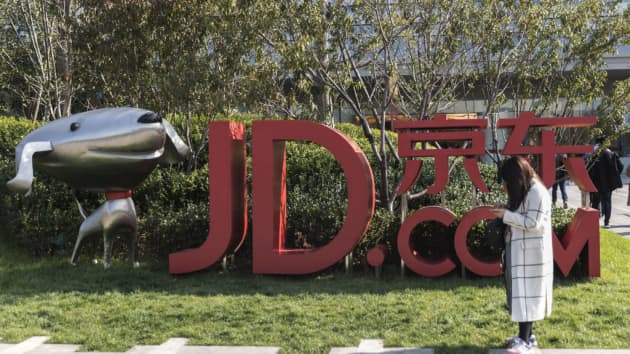Cổ phiếu JD Health tăng vọt trong giao dịch lần đầu tại Hong Kong. Ảnh: CNBC