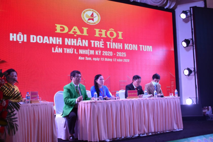 Từ quy mô câu lạc bộ, Hội Doanh nhân trẻ tỉnh Kon Tum đã được thành lập. Ảnh: Huỳnh Yên