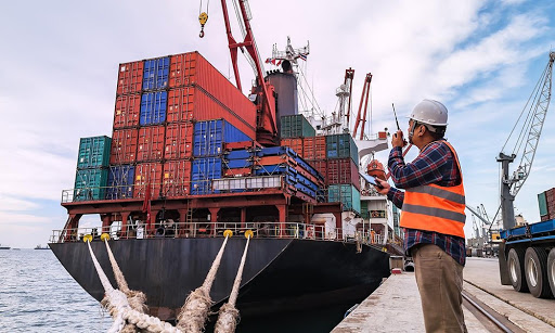 Các FTA sẽ mang đến nhiều cơ hội cho doanh nghiệp logistics Việt khi mở rộng thị trường xuất khẩu và cơ hội hợp tác, đầu tư từ quốc tế. Ảnh: T.L.