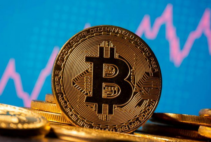 Bitcoin giao dịch cao hơn 33.000 USD tại châu Á. Ảnh: Reuters