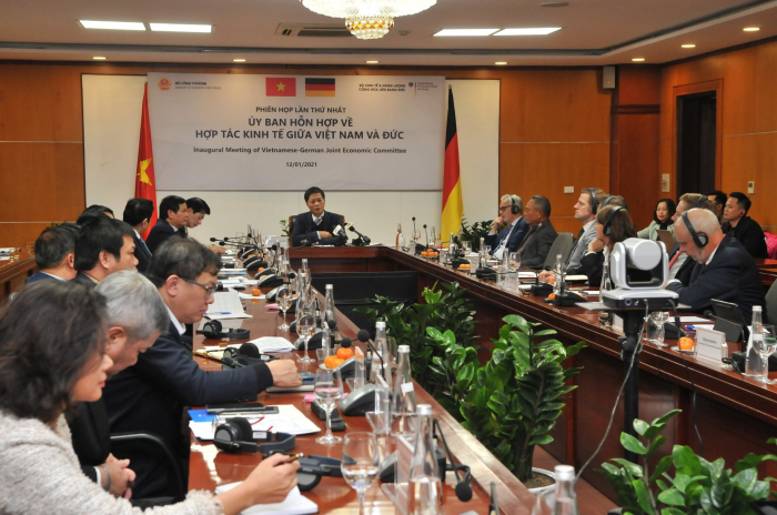 Phiên họp lần thứ nhất Ủy ban hỗn hợp về hợp tác kinh tế giữa Việt Nam và Đức bàn bạc nhiều cơ chế hợp tác về công nghiệp, năng lượng... để thúc đẩy thương mại và hỗ trợ cộng đồng doanh nghiệp hai nước. Ảnh: P.V.