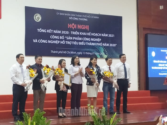 Giới thiệu Ban Vận động thành lập Hội Logistics TP.HCM. Ảnh:T.Dũng