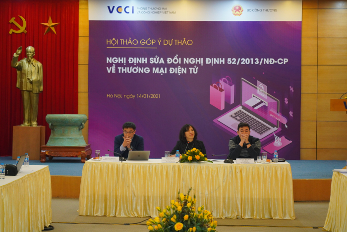 Hội thảo “Góp ý dự thảo Nghị định sửa đổi Nghị định 52/2013/NĐ-CP về thương mại điện tử”. Ảnh: PV