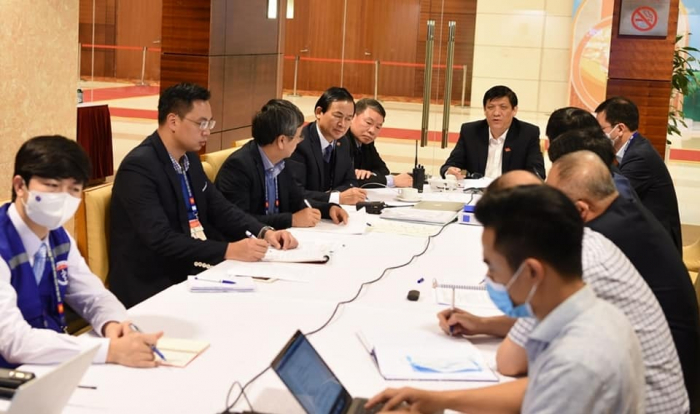 Bộ trưởng Bộ Y tế Nguyễn Thanh Long tại cuộc họp chiều muộn hôm qua 29/1. Ảnh: PV