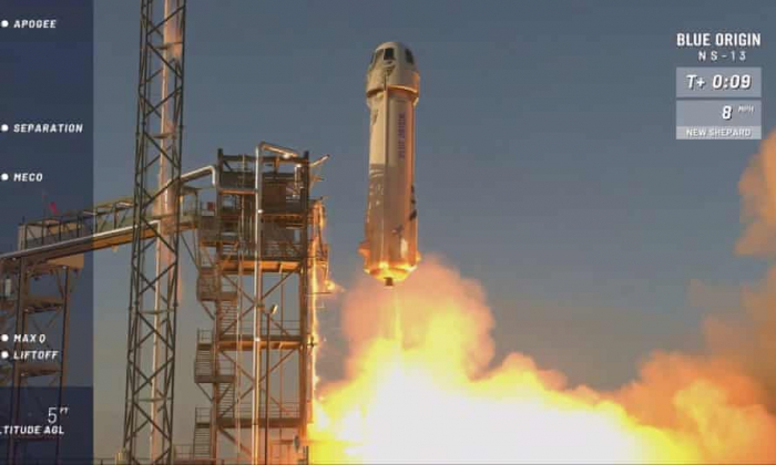 Một tên lửa Blue Origin cất cánh từ bệ phóng của nó ở Texas. Ảnh: AP