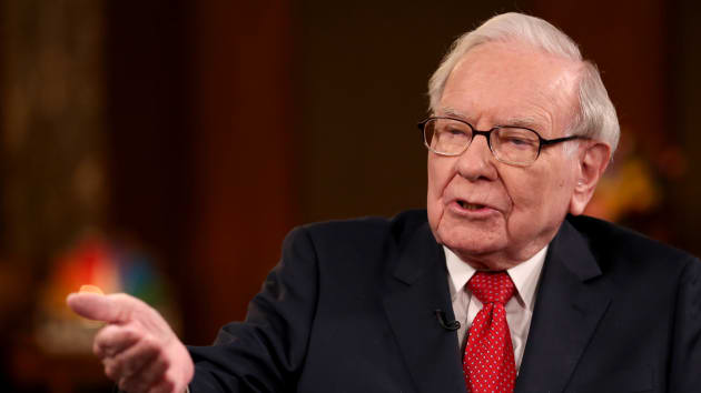 Công ty đầu tư Berkshire Hathaway của tỉ phú Warren Buffett đã mua lại số cổ phiếu của mình với số lượng kỷ lục. Ảnh: CNBC
