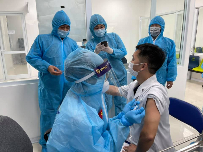 Sẽ có 100 cán bộ, nhân viên y tế của Bệnh viện Bệnh nhiệt đới Trung ương được tiêm vaccine Covid-19 của AstraZeneca trong sáng 8/3. Ảnh: PV