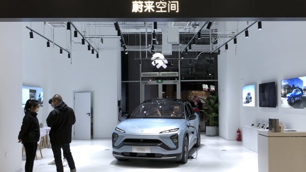 Chiếc xe Nio ES6 được trưng bày tại Bắc Kinh, Trung Quốc. Ảnh: CNBC