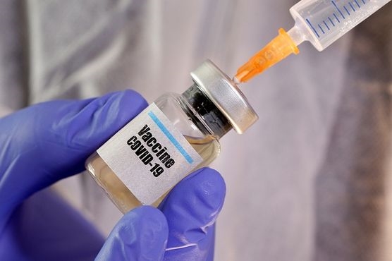Bộ Y tế cho biết, để có nguồn cung ứng vaccine mục tiêu đảm bảo bao phủ tiêm chủng vaccine ngừa Covid-19 cho người dân, Bộ Y tế đã và đang tiếp tục đàm phán với các nhà sản xuất vaccine. Ảnh: T.L