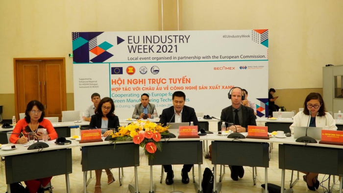 Ngài Giorgio Aliberti, Đại sứ Liên minh châu Âu tại Việt Nam tham gia hội nghị kết hợp giữa trực tiếp và trực tuyến . Ảnh: TB