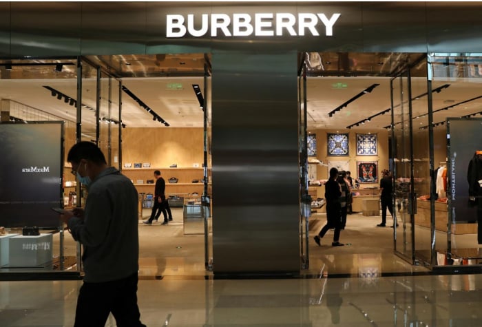 Burberry bị tẩy chay tại Trung Quốc. Ảnh: Reuters