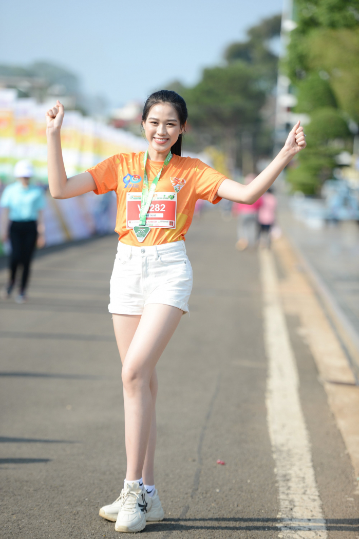 Hoa hậu Đỗ Thị Hà chinh phục cự ly 5km . Ảnh: NVCC