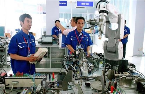 Xưởng thực hành tự động hóa với nhiều robot hiện đại tại Khu công nghệ cao Thành phố Hồ Chí Minh. Ảnh: TTXVN