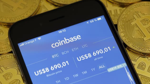 Bitcoin lập kỷ lục mọi thời đại hơn 62.000 USD trước IPO của Coinbase. Ảnh: CNBC