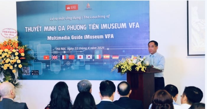 Ông Nguyễn Anh Minh nhận định, ứng dụng Thuyết minh Đa phương tiện iMuseum VFA thực sự trở thành “người trợ lý thông minh” hỗ trợ khách tham quan bảo tàng. Ảnh: PV.