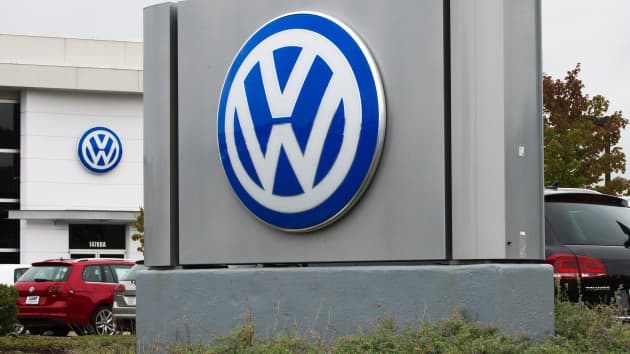 Thiếu chip, Volkswagen vẫn nâng dự báo lợi nhuận 2021. Ảnh: CNBC