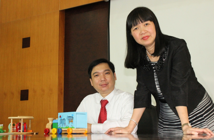 Bà Lê Hải Liễu (phải), Chủ tịch HĐQT Công ty Gỗ Đức Thành - Ảnh TL