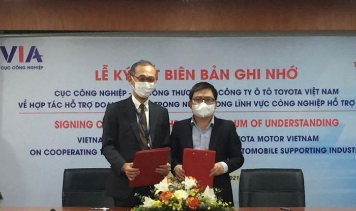 Lễ ký kết Biên bản ghi nhớ hợp tác hỗ trợ doanh nghiệp trong nước trong lĩnh vực CNHT ô tô, giữa Cục Công nghiệp và Công ty Ô tô Toyota Việt Nam diễn ra ngày 17/5/2021.