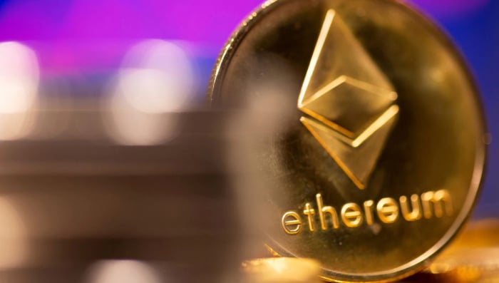 Ethereum kéo dài chuỗi tăng giá, bitcoin ổn định. Ảnh: Reuters