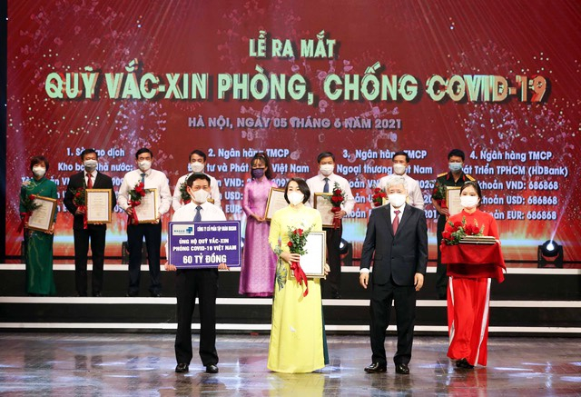 Tại Lễ ra mắt Quỹ vaccine phòng chống COVID-19, Tập đoàn Masan đã trao tặng nguồn kinh phí 60 tỷ đồng nhằm hỗ trợ mua vaccine phòng dịch. Ảnh: TL.