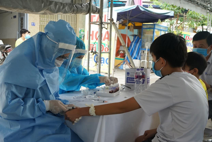 Làn sóng lây lan Covid-19 lần thứ 4 đã chứng kiến số ca nhiễm mới tăng vọt tại Việt Nam. Ảnh: PV
