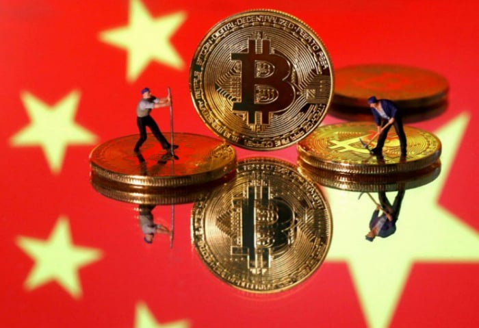 Bitcoin giảm sâu trong phiên giao dịch đầu tuần. Ảnh: Reuters.