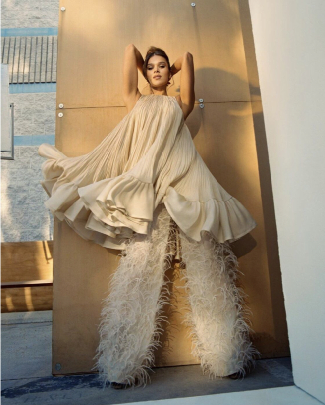 Hailee Steinfeld nổi bật trong trang phục CONG TRI Thu Đông 2020. Ảnh: NVCC