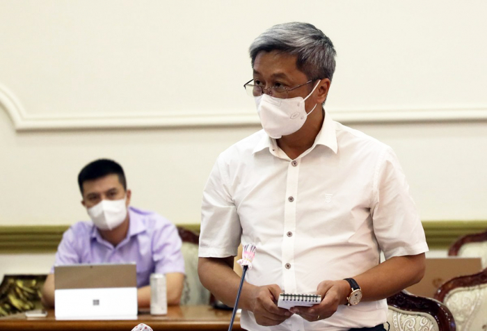 Thứ trưởng Y tế Nguyễn Trường Sơn phát biểu tại buổi họp. Ảnh: Trung tâm báo chí TP HCM.