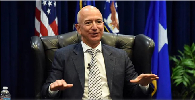Nhiều người vẫn nghi ngờ thương vụ mua lại MGM 8,45 tỷ USD của Jeff Bezos chỉ là đột phá khẩu cho Amazon tiến vào thương trường giải trí. Ảnh: AFP