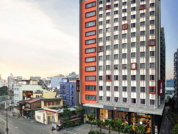 Một khách sạn tại quận Tân Bình được lựa chọn làm khu cách ly tập trung có thu phí tại TP.HCM. Ảnh: iBis.
