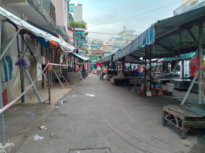 Chợ Trần Văn Quang, quận Tân Bình đã tạm dừng hoạt động từ tối 8/7 do liên quan ca nhiễm bệnh. Ảnh: YH