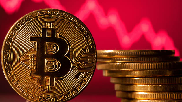 Bitcoin lại xuống dưới 30.000 USD sau khi chứng khoán bị bán tháo. Ảnh: CNBC.