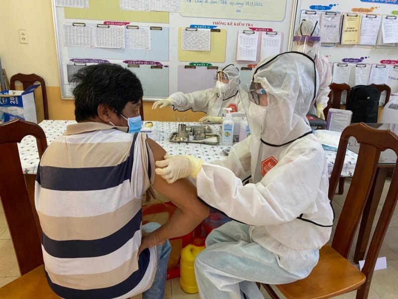 1-2 ngày tới, TP.HCM sẽ tiêm vaccine đợt 5 cho các đối tượng ưu tiên.