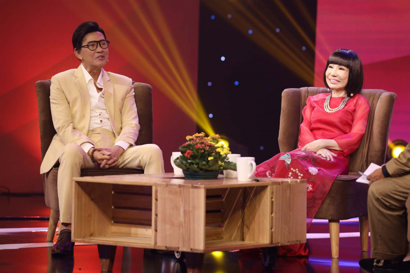 Nghệ sĩ Thanh Điền và Thanh Kim Huệ trên sân khấu Dấu ấn huyền thoại. Ảnh: NVCC