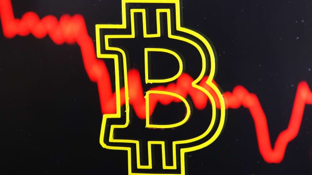 Bitcoin tiếp tục phục hồi, vượt qua mốc 32.000 USD. Ảnh: CNBC.