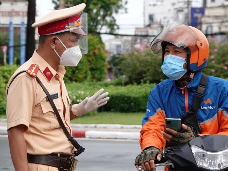 Một số siêu thị dừng giao hàng vì không có người vận chuyển (Ảnh báo Thanh Niên)