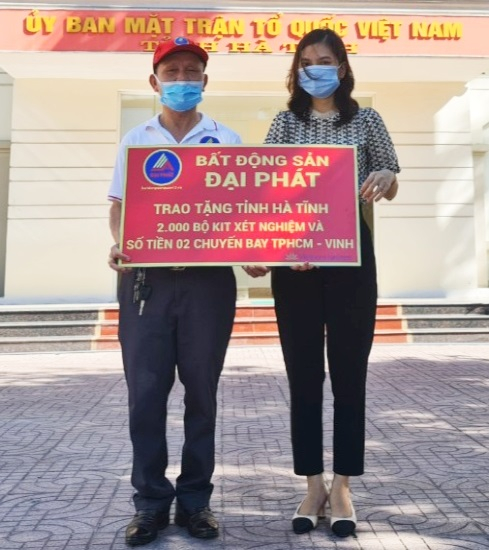 Công ty Đại Phát và cá nhân Giám đốc Trần Văn Toàn tài trợ 2.000 bộ kit xét nghiệm và 2 chuyến bay đưa công dân Hà Tĩnh về quê