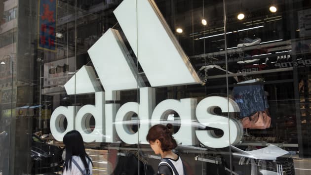 Adidas đã nâng mục tiêu của mình trong năm nay, bất chấp sự tụt giảm về doanh số bán hàng ở Trung Quốc. Ảnh: Getty Images.