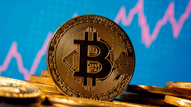 Bitcoin tăng giá lên 46.465 US trong ngày 10/8. Ảnh: Reuters.