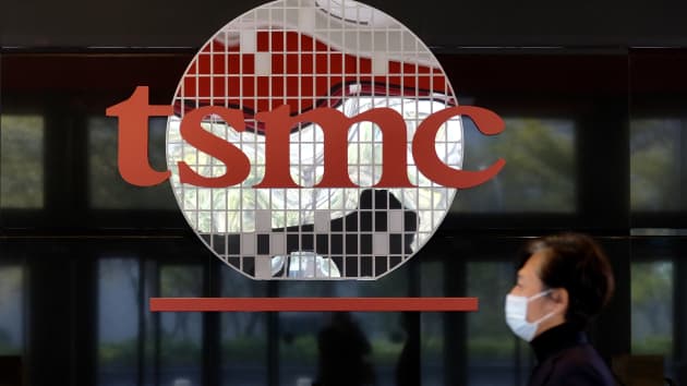 TSMC vượt mặt các ‘ông lớn’, trở thành công ty có giá trị nhất châu Á. Ảnh: Getty Images.