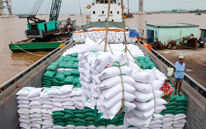 Giá gạo xuất khẩu tiếp tục giảm xuống mức thấp nhất trong nhiều tháng qua, trên khắp các trung tâm sản xuất lớn của châu Á, vì nhu cầu giảm trong khi nguồn cung tăng. Ảnh: TL.