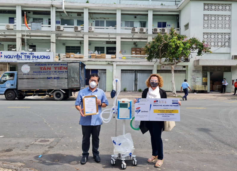 EuroCham hiện đang làm việc với các nhà cung cấp tại Việt Nam để mua thêm trang thiết bị y tế càng sớm càng tốt, đảm bảo số tiền quyên góp được đến tận tay nhân viên y tế tuyến đầu và các bệnh nhân đang cần sự trợ giúp nhất.