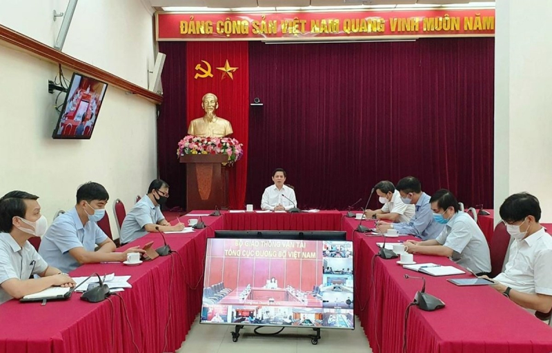 Bộ trưởng Bộ GTVT Nguyễn Văn Thể họp trực tuyến với 63 địa phương về công tác vận tải hàng hóa gắn với công tác phòng, chống dịch COVID-19.

